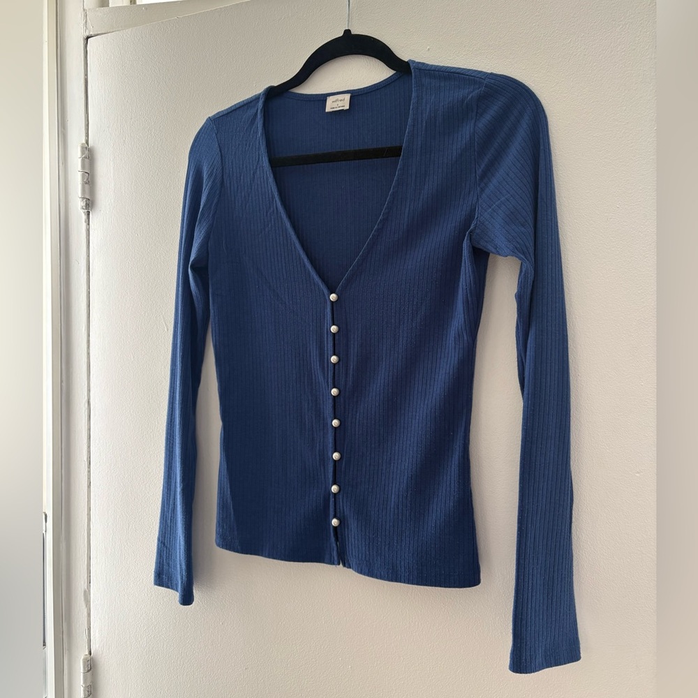 Aritzia Wilfred Ribbed Pearl-Button Long Sleeve Top